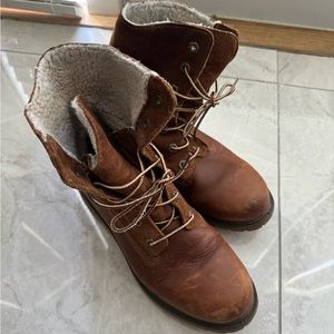 Timberland Teddy Fleece Winter Boots in Size 8.5